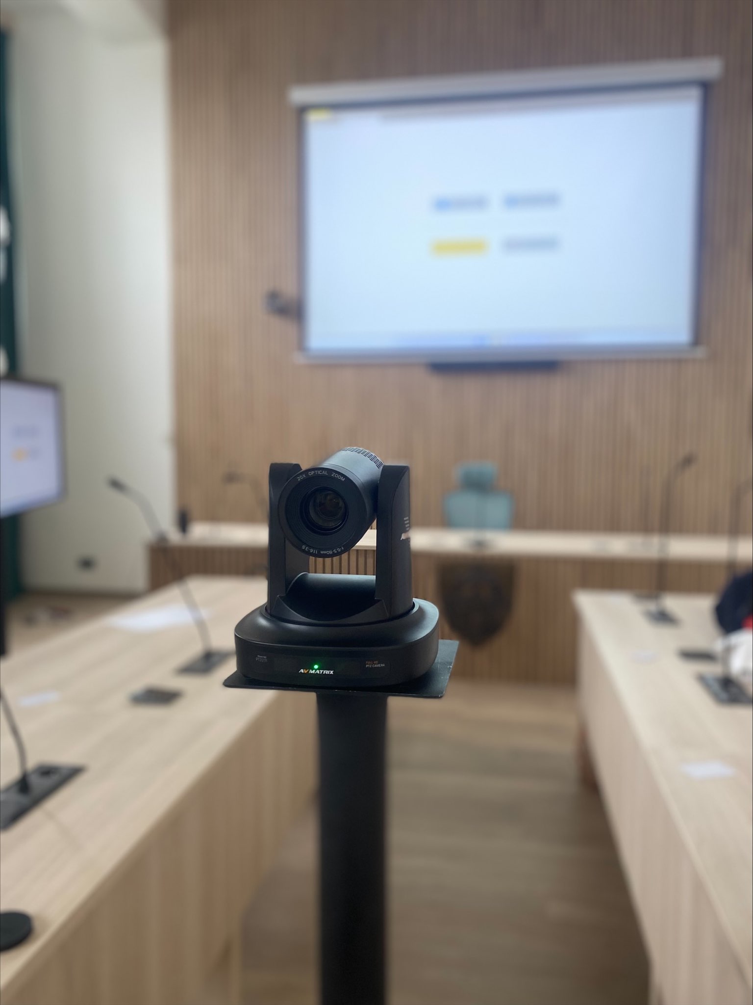Konferenční systém pro jednací sál